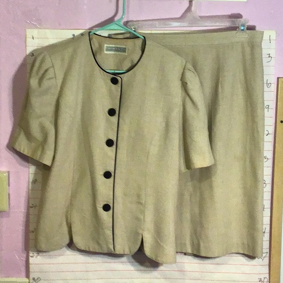 JESSICA HOWARD women’s skirt w/jacket  (skirt sz16)  beige - Picture 1 of 4